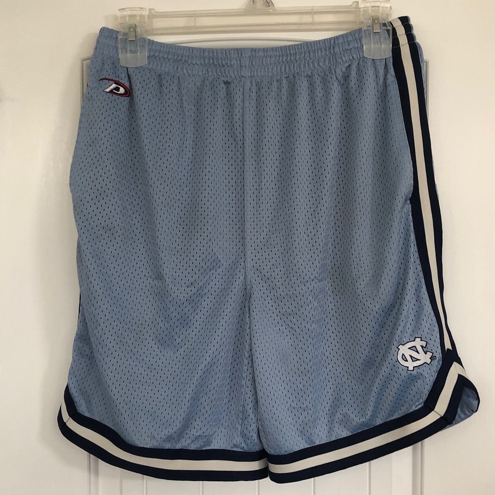Vintage early 90s Pro Player Team UNC Tar Heels Basketball Shorts Size L